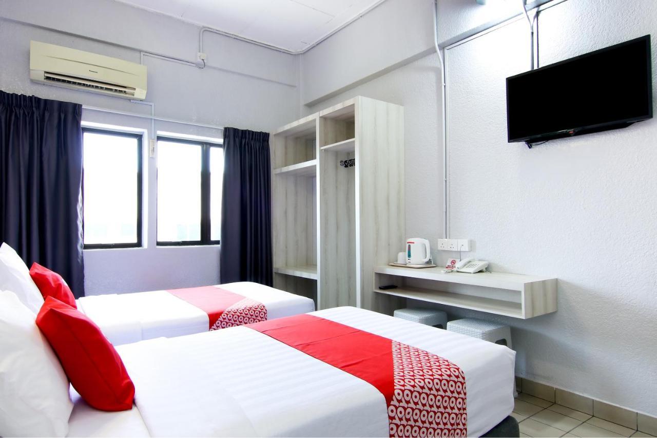 Oyo 89846 Lotus Inn Hotel Malacca Exterior photo